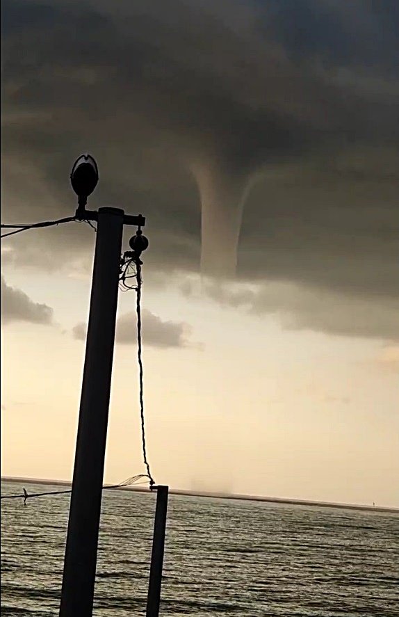 Denizde hortum oluştu