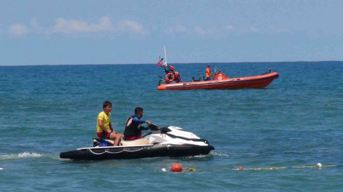 Denizde kaybolan genci arama çalışmaları devam ediyor