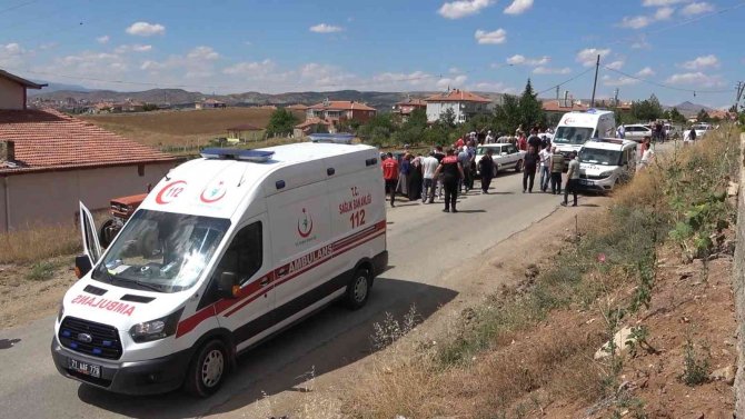 Feci kaza, iki otomobil kafa kafaya çarpıştı: 10 yaralı