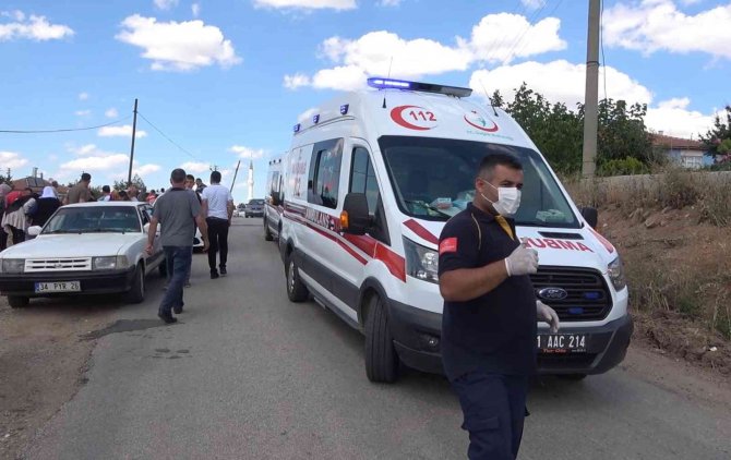 Feci kaza, iki otomobil kafa kafaya çarpıştı: 10 yaralı