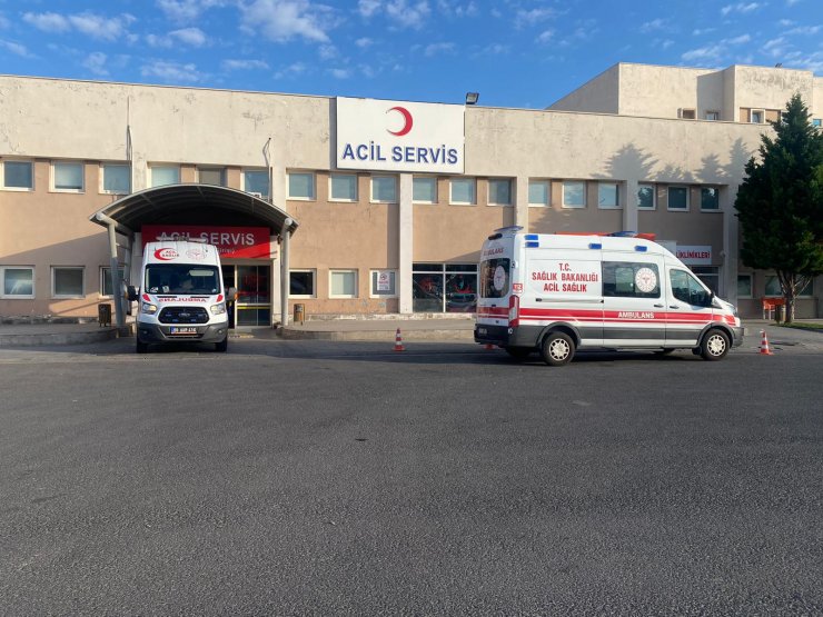 Hafif ticari araç şarampole devrildi: 1 ölü, 4 yaralı