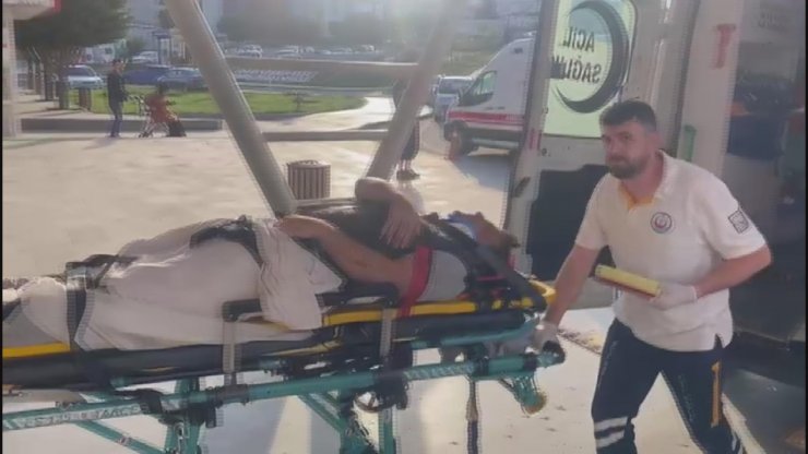 Hafif ticari araç şarampole devrildi: 1 ölü, 4 yaralı