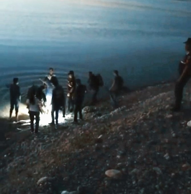 Kardeşini kurtarmak isterken boğuldu