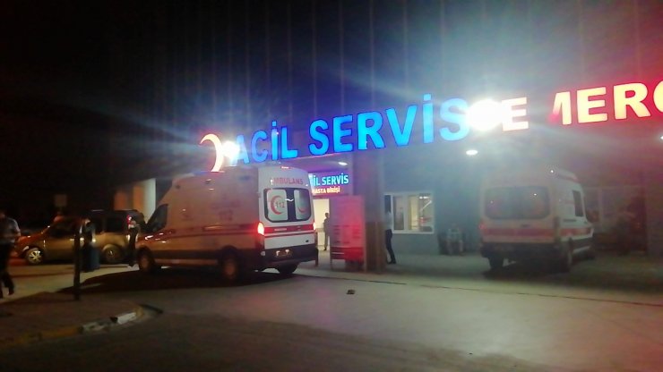 Kavgaya müdahale eden polis bacağından bıçaklandı