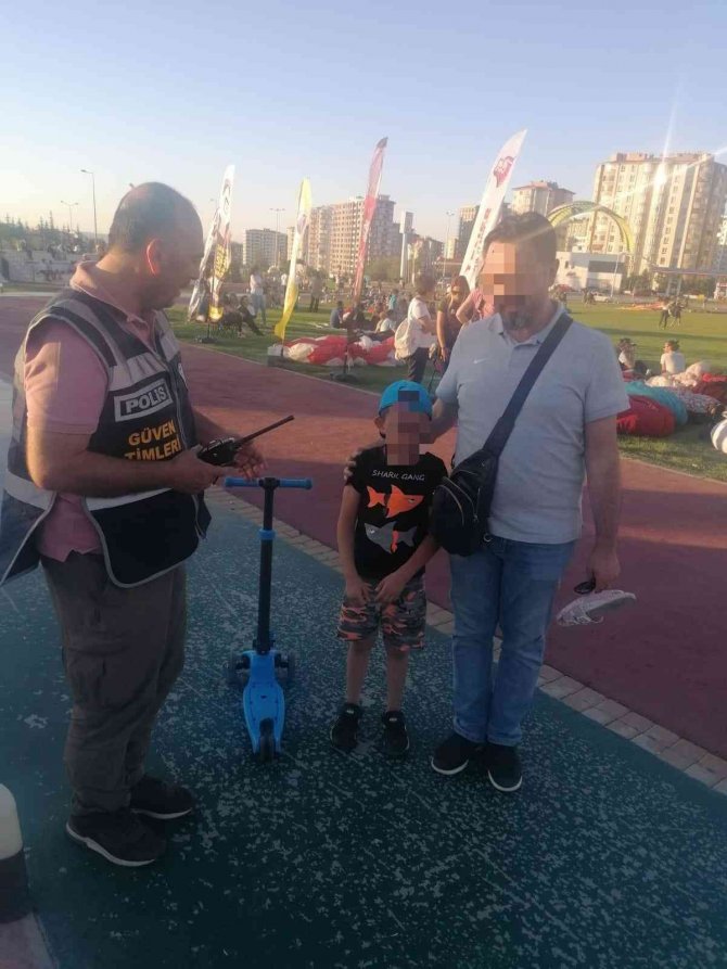 Kaybolan çocuk güven timleri sayesinde ailesine kavuştu