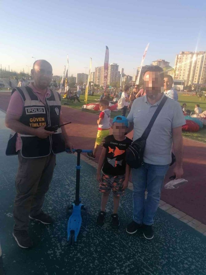 Kaybolan çocuk güven timleri sayesinde ailesine kavuştu