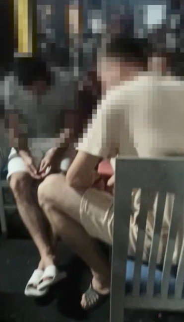 Kumarcılar suçüstü yakalandı, sandalyelerinden bile kalkamadılar