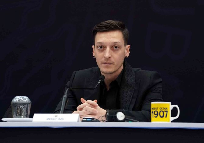 Mesut Özil, Başakşehir’le anlaştı