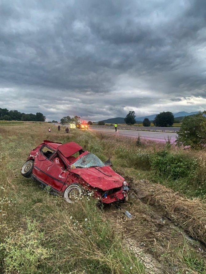 Otomobil şarampole devrildi: 1 ölü