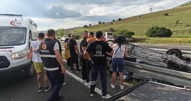 Otomobil takla attı