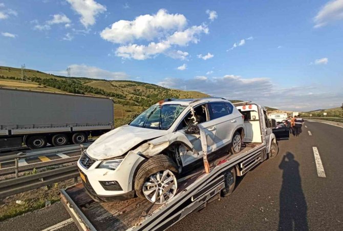 Otomobil takla attı