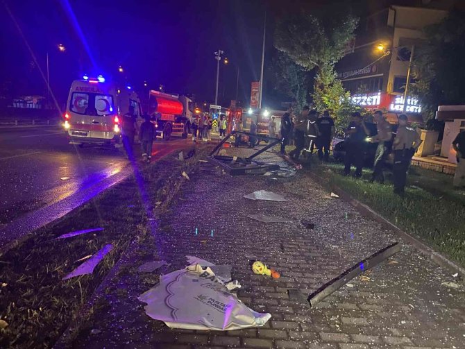 Taklalar atan otomobil alev aldı, sürücü son anda kurtarıldı