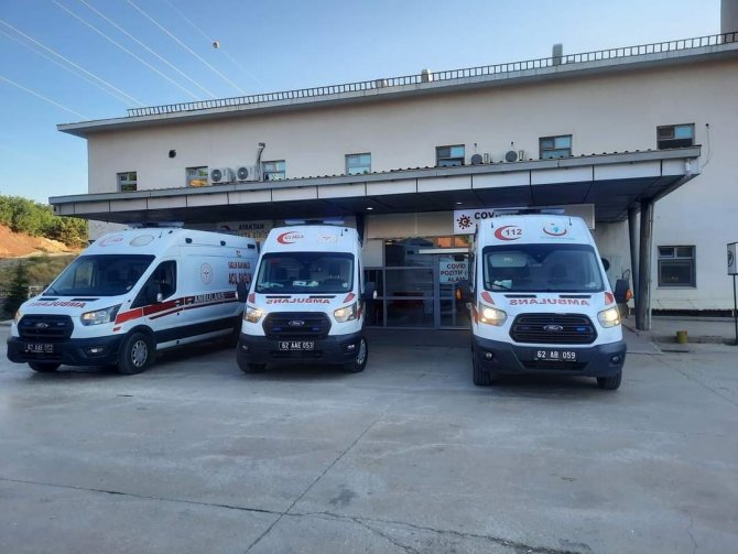 Tur minibüsü  uçuruma yuvarlandı: 18 yaralı