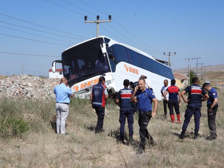 Yolcu otobüsü şarampole düştü: 8 yaralı