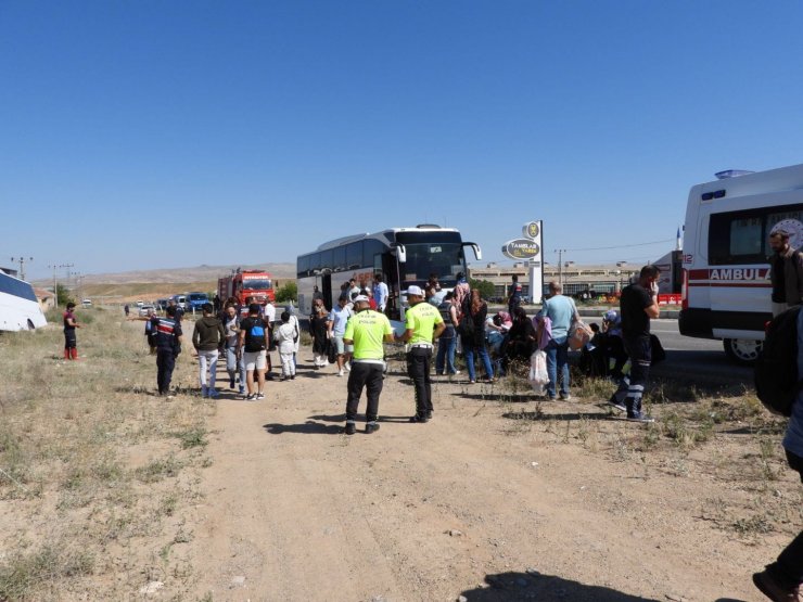 Yolcu otobüsü şarampole düştü: 8 yaralı