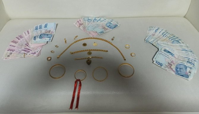 Çaldığı kasayla birlikte yakalandı