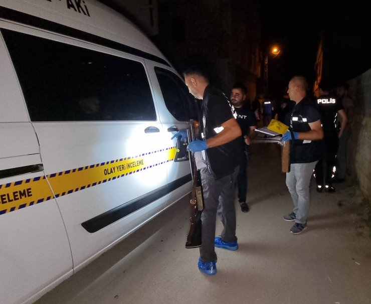 Çocukların topunun otomobile çarpması ortalığı karıştırdı! 6 yaralı