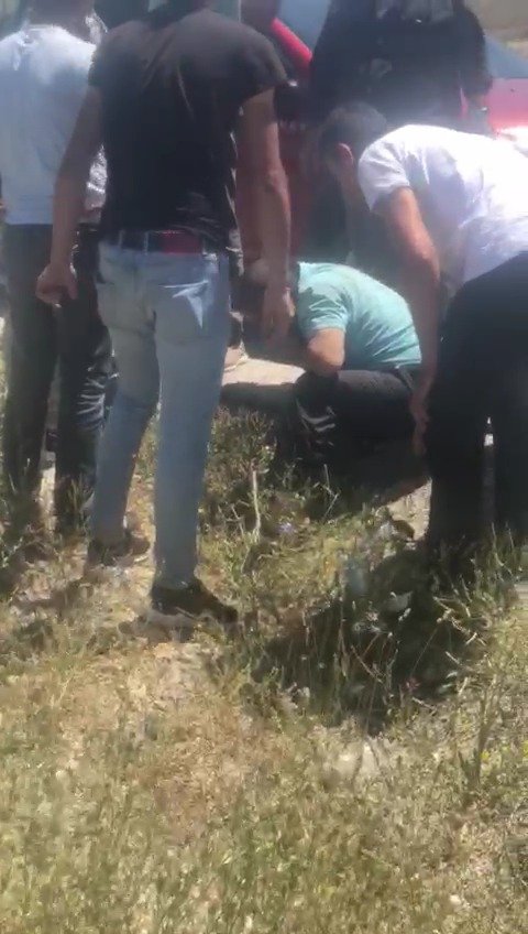 Devrilen TIR'dan yara almadan kurtuldu