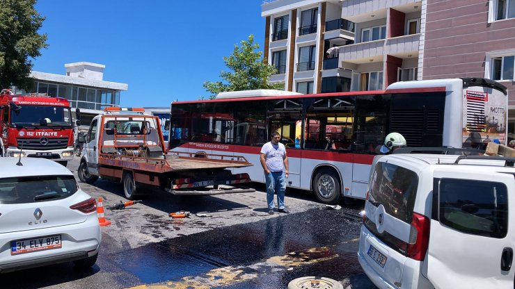 Hafif ticari araç, otobüse arkadan çarptı: 2 ölü, 3 yaralı