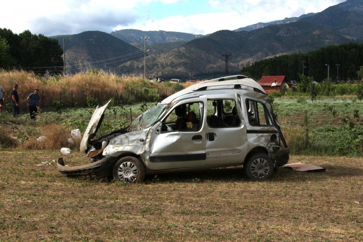 Hafif ticari araç şarampole devrildi: 5 yaralı