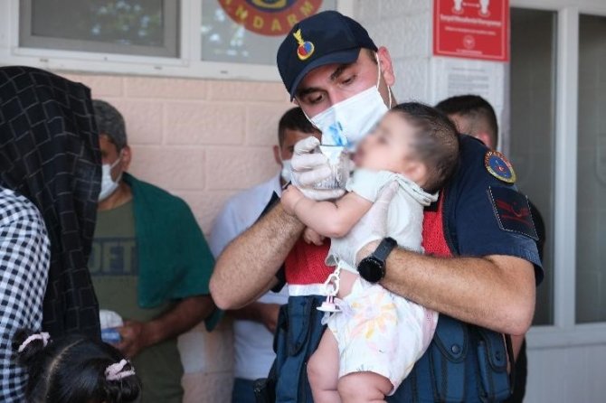 İzmir’de insan kaçakçılığı şüphelisi 2 kişi tutuklandı