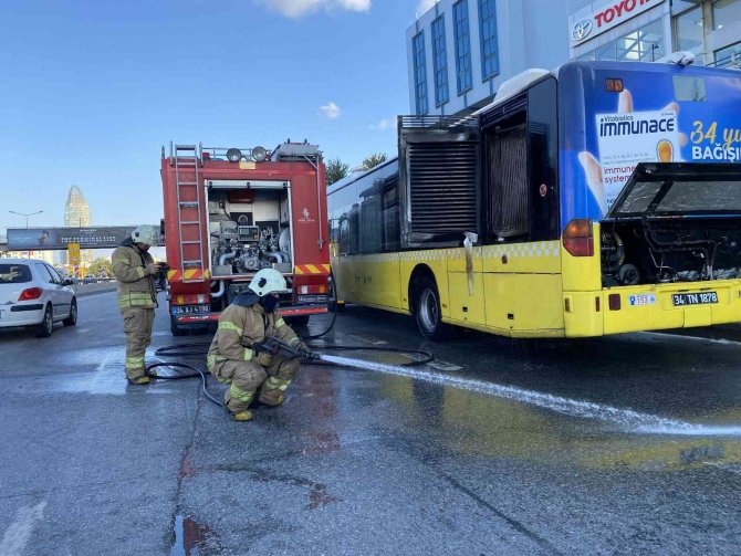 Kadıköy D-100 Karayolu’nda İETT otobüsünde yangın paniği