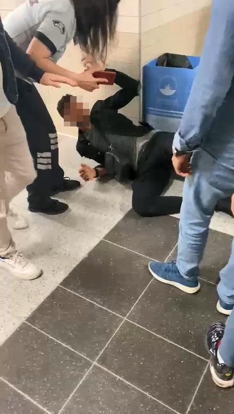 Kadınların fotoğraflarını çektiği iddiasıyla darbedildi