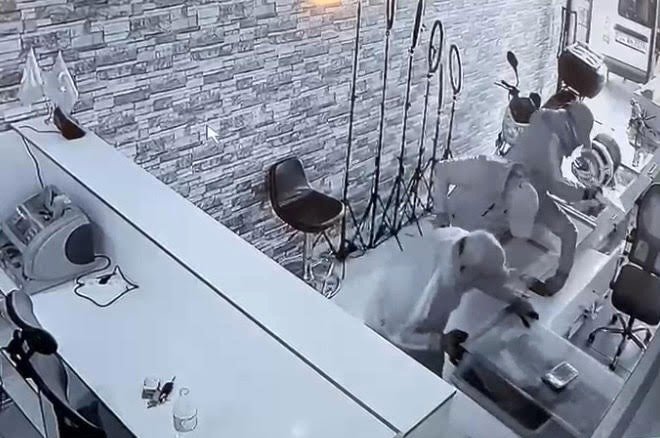 Kar maskeli 5 hırsız 700 bin TL’lik vurgun