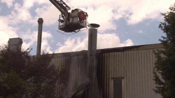 Kauçuk fabrikasında çıkan yangın söndürüldü