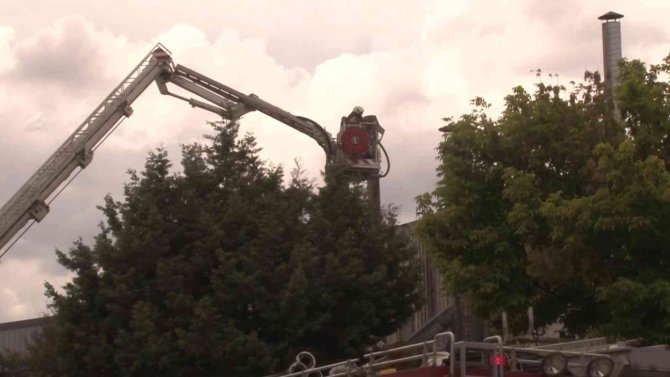 Kauçuk fabrikasında çıkan yangın söndürüldü