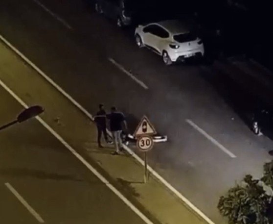 ’Laf atma’ tartışması kavgaya döndü