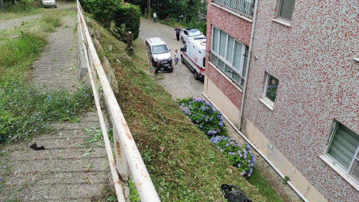 Ot biçerken yüksekten düşen belediye işçisi yaralandı