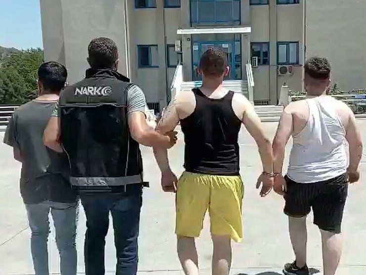 Otelde yakalanan 3 uyuşturucu şüphelisi tutuklandı