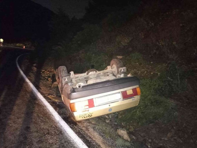 Otomobil şarampole devrildi: 4 yaralı