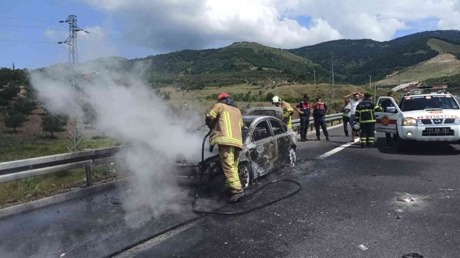 Otoyolda otomobil yangını
