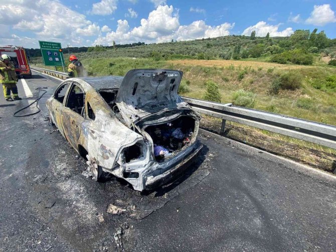 Otoyolda otomobil yangını