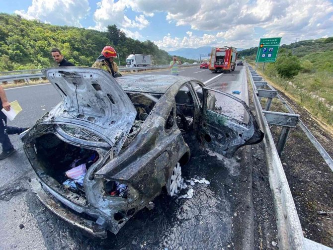 Otoyolda otomobil yangını