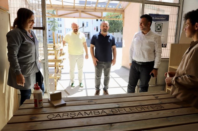 Piknik masaları meslek lisesi öğrencilerinden