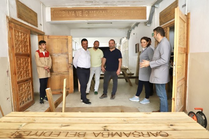 Piknik masaları meslek lisesi öğrencilerinden