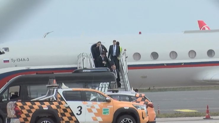 Rus heyeti taşıyan uçak İstanbul'da