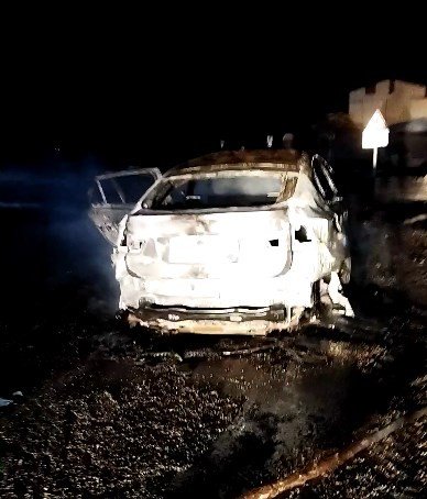 Seyir halindeyken alev alan otomobil küle döndü