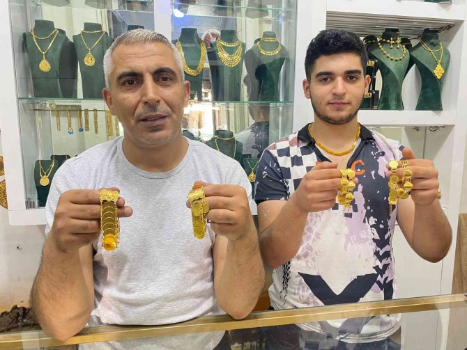 Su bahanesiyle kuyumcuyu oyaladı, 55 bin TL’lik bilekliği çaldı