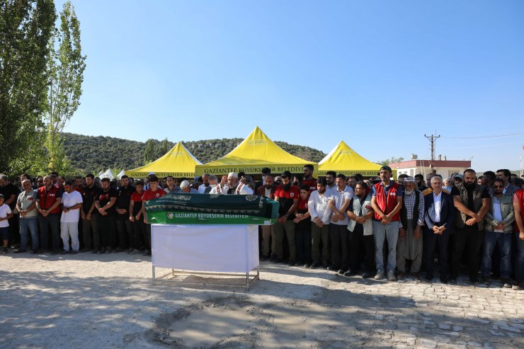 Togo'daki kazada ölen İHH gönüllüsü Çerezoğlu, toprağa verildi