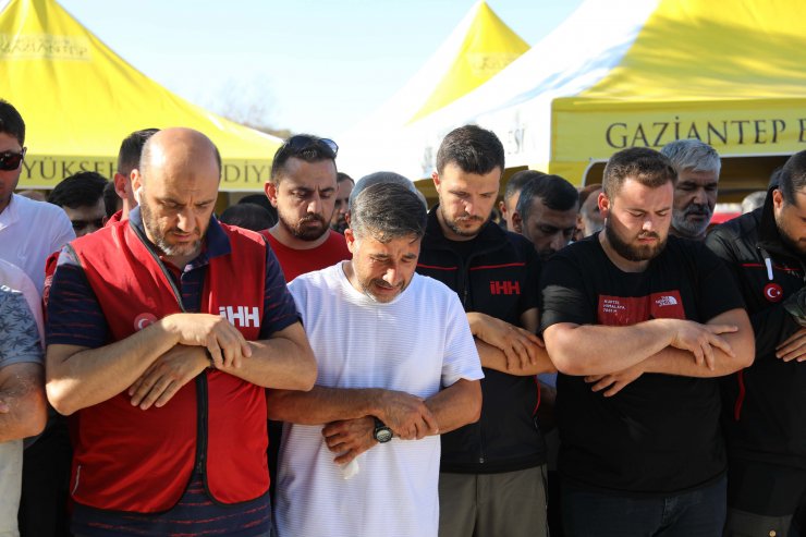 Togo'daki kazada ölen İHH gönüllüsü Çerezoğlu, toprağa verildi