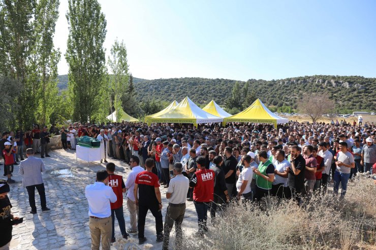 Togo'daki kazada ölen İHH gönüllüsü Çerezoğlu, toprağa verildi