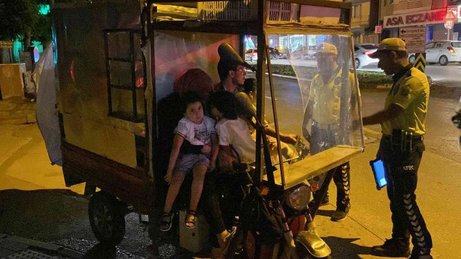 Triporter ile 5 kişi yolculuk yapan sürücüye ceza yağdı