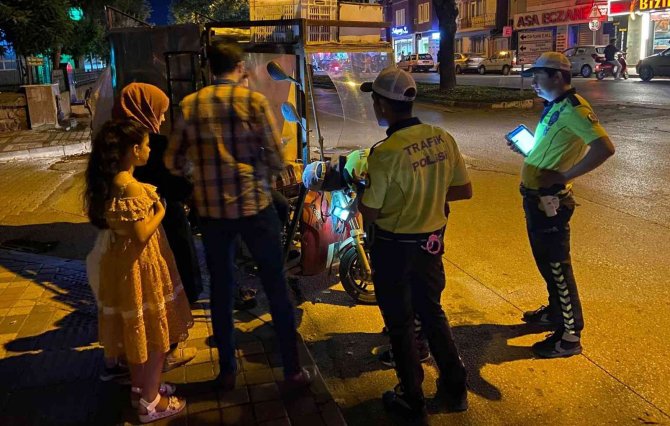 Triporter ile 5 kişi yolculuk yapan sürücüye ceza yağdı