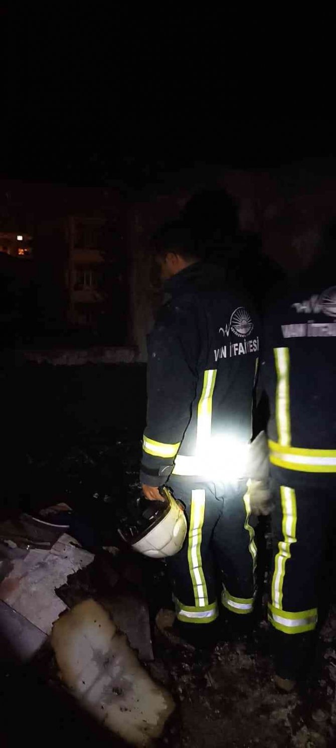 Van’da ev yangını maddi hasara yol açtı