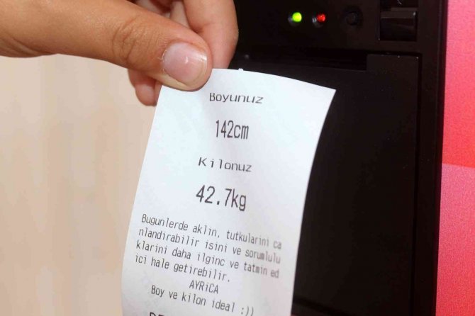 Vanlı öğretmen boy ve kilo ölçen cihaz üretti