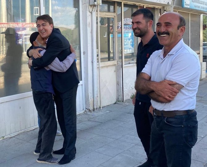 Yaşlı vatandaşın Erdoğan sevgisi: “Ben onu bunu bilmem, oyum Tayyip’in”